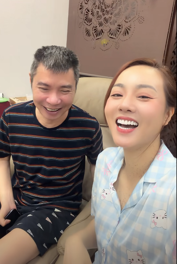 Vợ chồng Công Lý lên video đính chính tin đồn ly hôn. Ảnh: FBNV