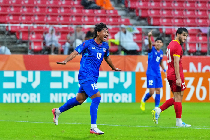 U23 Thái Lan đã có màn ra quân đầy kịch tính tại môn bóng đá nam Asian Games 2026 khi ngược dòng đánh bại Kyrgyzstan với tỷ số 3-2, qua đó giành trọn 3 điểm trong ngày mở màn bảng A. Ảnh: FAT