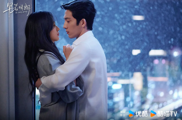 Đầu Xuân Tươi Sáng từng tạo được sức hút lớn với câu chuyện tình cảm trưởng thành giữa Loan Niệm và Thượng Chi Đào, do Tỉnh Bách Nhiên và Tôn Thiên đảm nhận.&nbsp;