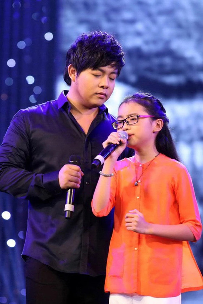 Quang Lê đóng vai trò người dìu dắt, hỗ trợ Phương Mỹ Chi trong những năm đầu bước vào showbiz.&nbsp;