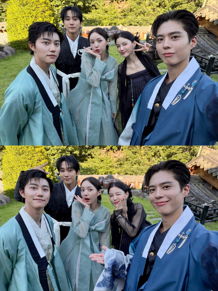 Park Bo Gum hội ngộ dàn diễn viên đóng Mây Họa Ánh Trăng.