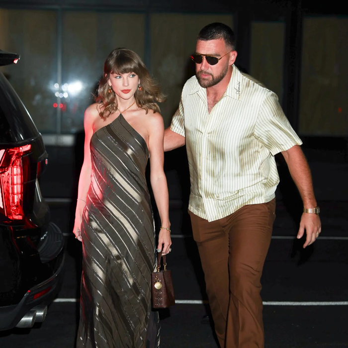 Travis Kelce mua căn biệt thự này hồi tháng 3, trước khi kết hôn với Taylor Swift vào tháng 7.