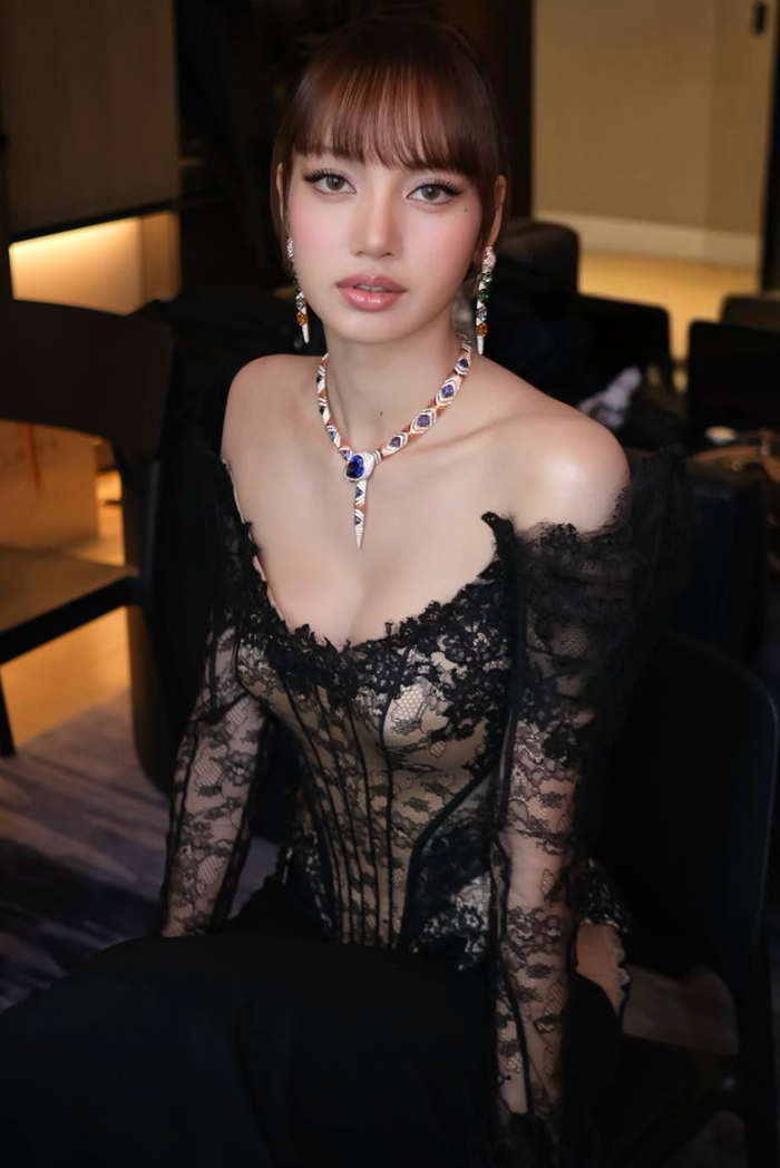 Lisa (BLACKPINK) lần đầu chia sẻ nhiều điều từng giấu kín trong quá trình hoạt động solo.