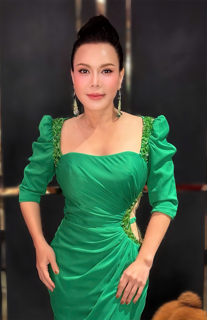 Việt Hương là đàn em của Kiều Oanh.