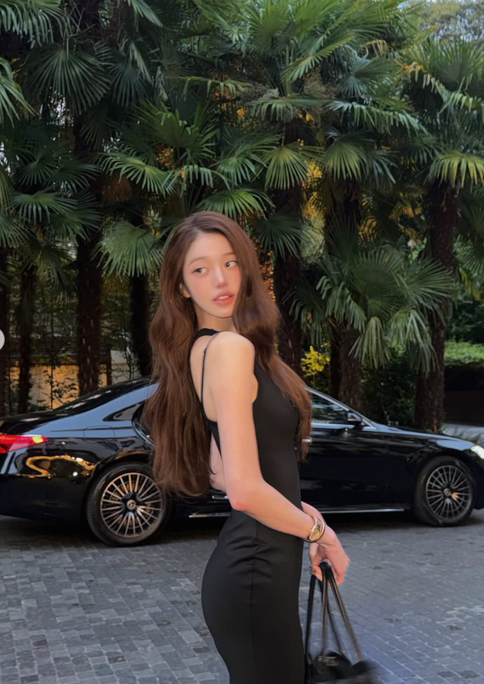 Jang Won Young (IVE) khoe dáng đồng hồ cát đầy quyến rũ Ảnh 2