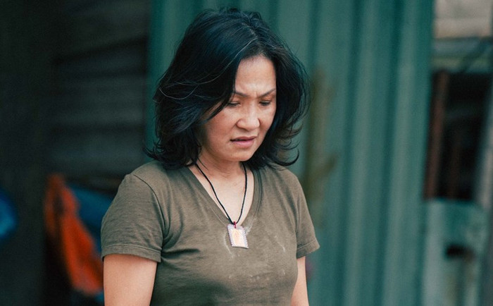 Trong Lên Hương, Hồng Đào đảm nhận vai bà Mũi, chủ một trại hòm gia truyền đang gặp khó khăn trong công việc làm ăn.