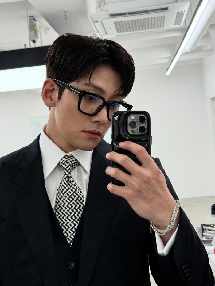 Ji Chang Wook duy trì sức hút sau 20 năm hoạt động nghệ thuật.&nbsp;