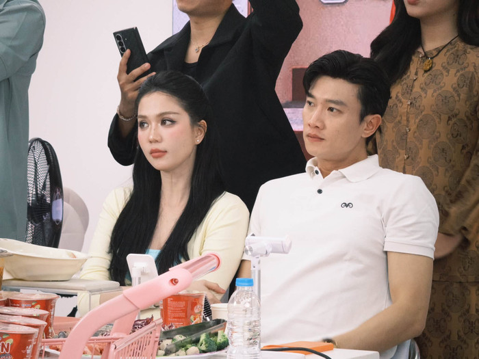 Cả hai giữ mối quan hệ thân thiết, đồng thời đồng hành trong nhiều hoạt động công việc. Ảnh: FBNV