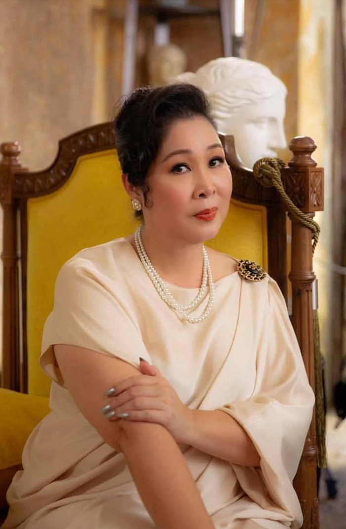 Sau những dự án chưa tạo được dấu ấn rõ rệt tại phòng vé, Lên Hương đang mang đến cho NSND Hồng Vân một tín hiệu tích cực đúng thời điểm.
