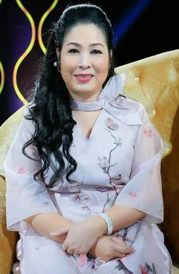 Hồng Vân đang đón nhận niềm hạnh phúc tại phòng vé Việt.