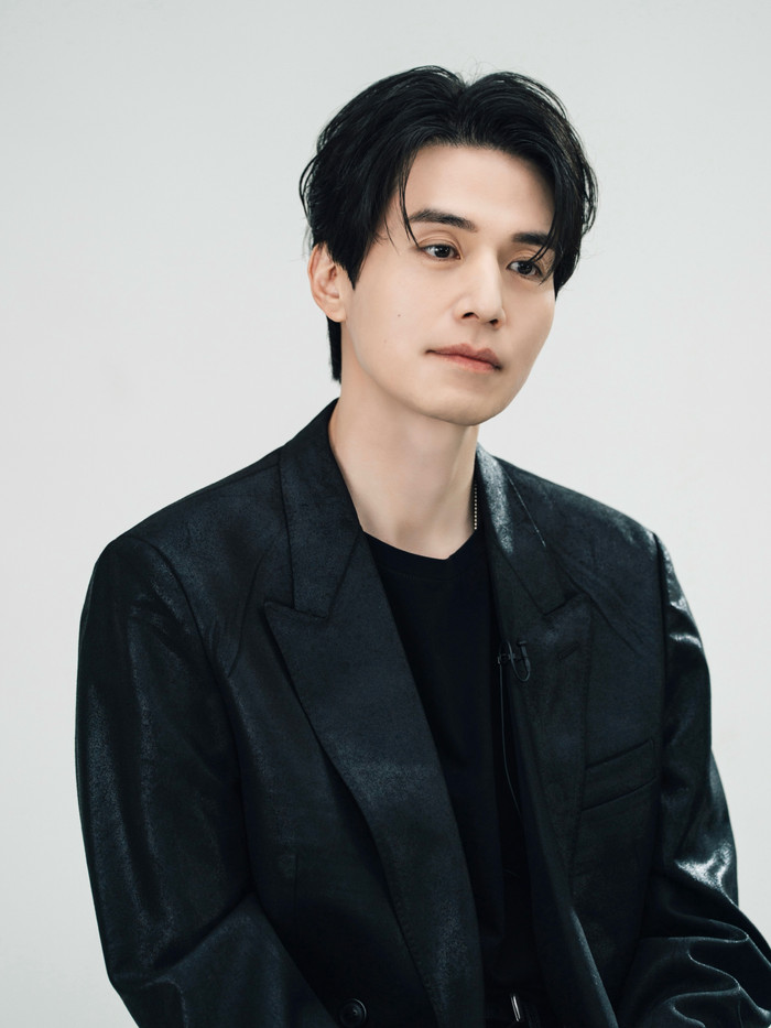 Một phụ nữ bị kẻ giả mạo là Lee Dong Wook để trục lợi.&nbsp;