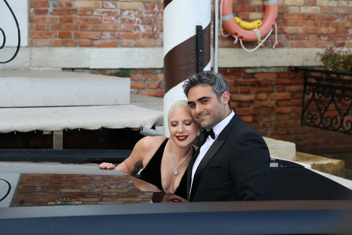 Lady Gaga từng phải đối mặt với những vấn đề nghiêm trọng ở vùng hông cùng nhiều vấn đề thể chất khác.