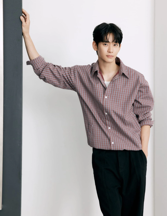 Trước khi trở lại sân khấu trong nước, Kim Soo Hyun đã có động thái tái xuất tại thị trường quốc tế.