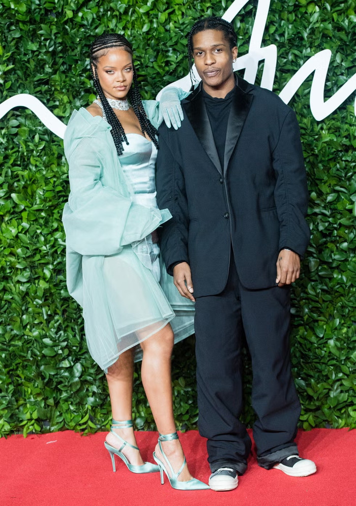 Rihanna cùng con trai xuất hiện trên sân khấu concert của A$AP Rocky Ảnh 3