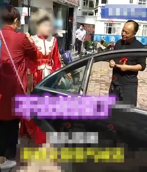 Cha cô dâu không cho con gái lên xe hoa trong đám cưới, nguyên nhân gây xôn xao Ảnh 1