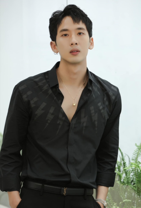 Tuấn Trần.
