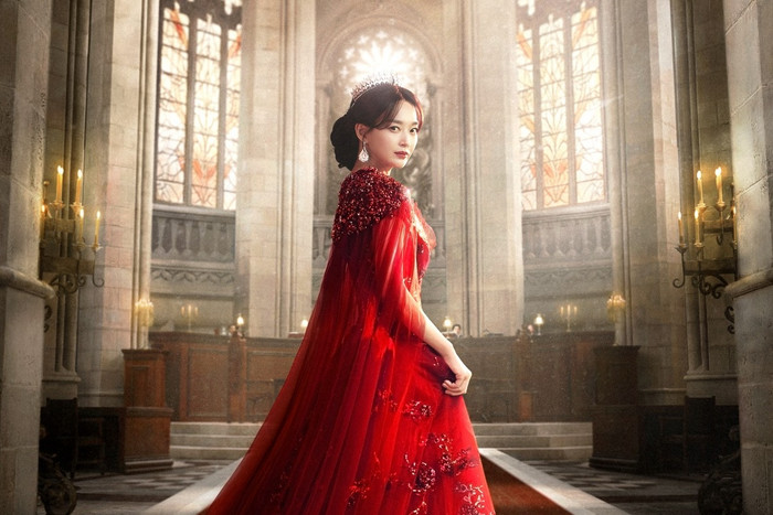 Đáng chú ý nhất trong loạt hình ảnh là Shin Min Ah trong vai Hoàng hậu Navier.