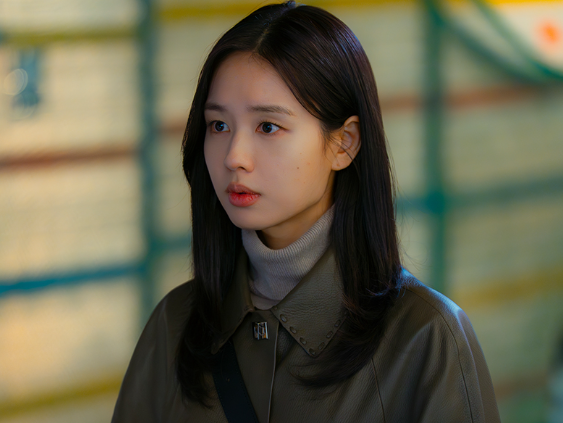 Ahn Eun Jin thử sức với câu chuyện tình yêu đời thường.