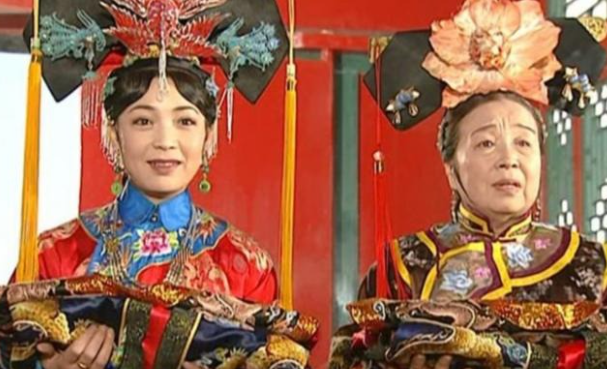 Hoàng hậu và Dung Ma Ma - cặp phản diện kinh điển của Hoàn Châu Cách Cách.