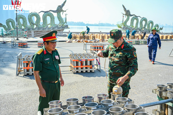 Theo kế hoạch, Hà Nội sẽ bắn pháo hoa trong 15 phút, từ 21h đến 21h15 ngày 2/9. Người dân có thể quan sát màn pháo hoa từ các khu vực quanh hồ Hoàn Kiếm, Công viên Thống Nhất, Mỹ Đình và Hồ Tây.
