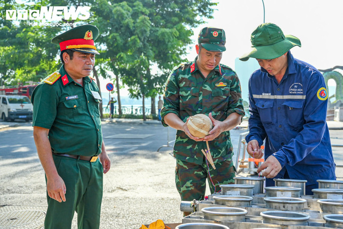 Thành phố bố trí 5 trận địa pháo hoa gồm khu vực trước trụ sở Tòa soạn Báo Hà Nội mới, trước Bưu điện Hà Nội, đảo Dừa trong Công viên Thống Nhất, đường đua F1 thuộc Khu liên hợp thể thao quốc gia và vườn hoa Lạc Long Quân.