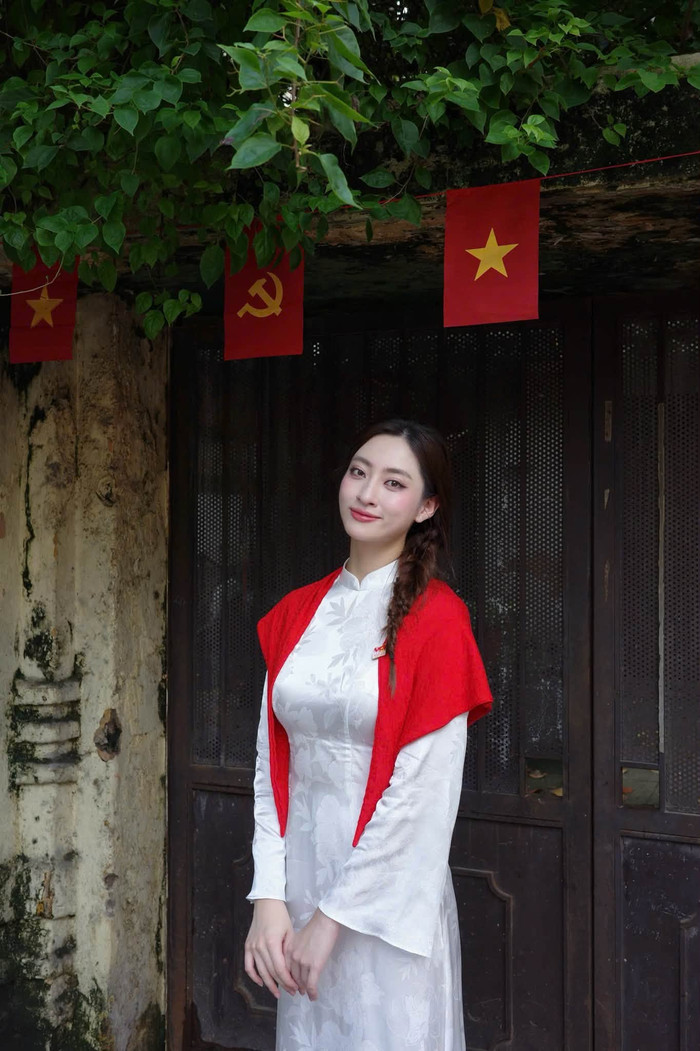 Lương Thùy Linh chúc mừng ngày Đại lễ 2/9, đồng thời nhắc lại sự kiện A80 đặc biệt vào năm ngoái mà cô vinh dự được tham gia.&nbsp;