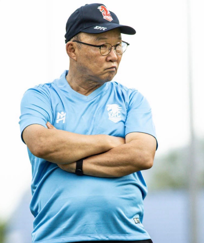 Sự xuất hiện của HLV Park Hang Seo tại Kanchanaburi Power FC đang trở thành tâm điểm chú ý của truyền thông Thái Lan, đặc biệt khi Thai League 2 chuẩn bị khởi tranh vào đầu tháng 9. Ảnh: Kanchanaburi Power FC&nbsp;