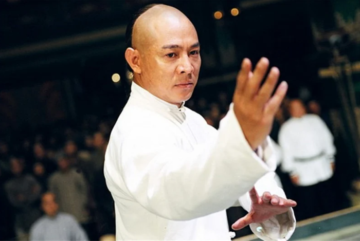 Lý Liên Kiệt đưa vẻ đẹp của võ thuật truyền thống lên màn ảnh bằng những động tác thanh thoát, chính xác và giàu tính thẩm mỹ.