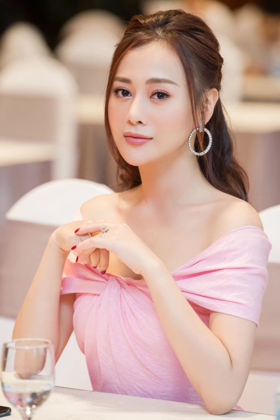 Diễn viên Phương Oanh.
