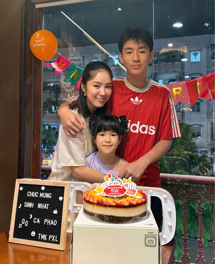 Với Lê Phương, khoảng thời gian nghỉ lễ Quốc khánh không chỉ là dịp để nghỉ ngơi mà còn gắn với những ngày sinh nhật của các thành viên. (Ảnh: FBNV)
