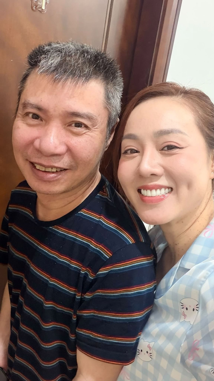 Ngọc Hà tiết lộ NSND Công Lý hiện có thói quen uống trà sau bữa ăn và đính chính chuyện chồng thường xuyên sử dụng bia rượu.