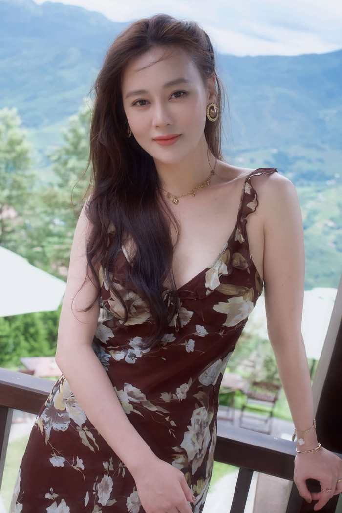 Ở tuổi 36, Phương Oanh lựa chọn nhịp sống chậm hơn, cân bằng giữa công việc, những sở thích riêng và thời gian dành cho hai con.
