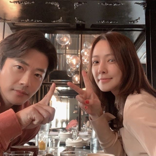 Kwon Sang Woo và Son Tae Young duy trì hôn nhân hạnh phúc suốt nhiều năm qua.