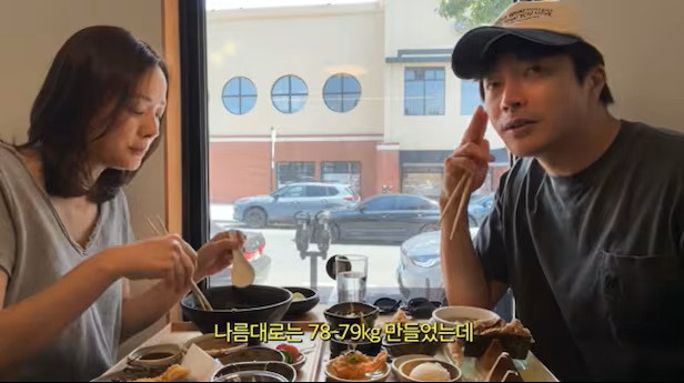 Khoảnh khắc đời thường của Kwon Sang Woo và Son Tae Young tại Mỹ.