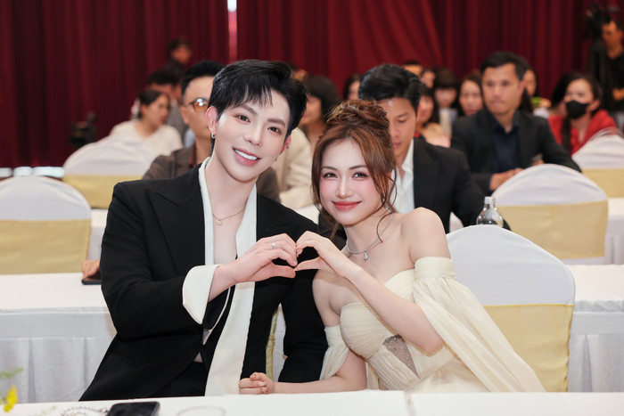 Hòa Minzy và ERIK xem nhau như những người thân trong gia đình.&nbsp;
