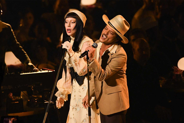 Die With A Smile của Lady Gaga và Bruno Mars đạt 4 tỷ lượt nghe nhanh nhất lịch sử Ảnh 2