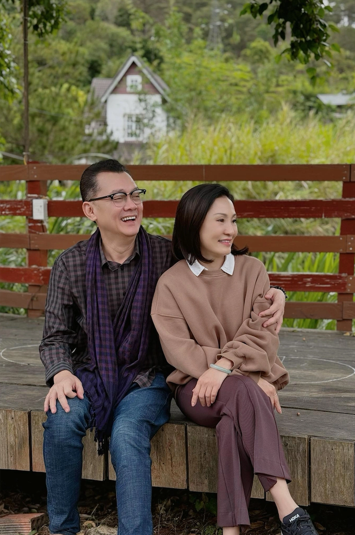 Lên Hương cũng đánh dấu lần thứ ba Hữu Châu và Hồng Đào cùng xuất hiện trong một tác phẩm điện ảnh.