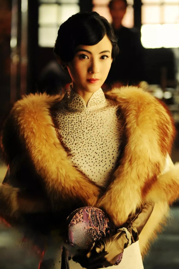 Phu nhân Cho của Son Ye Jin khó tránh khỏi những so sánh với các phiên bản từng được Lee Mi Sook và Trương Bá Chi thể hiện.