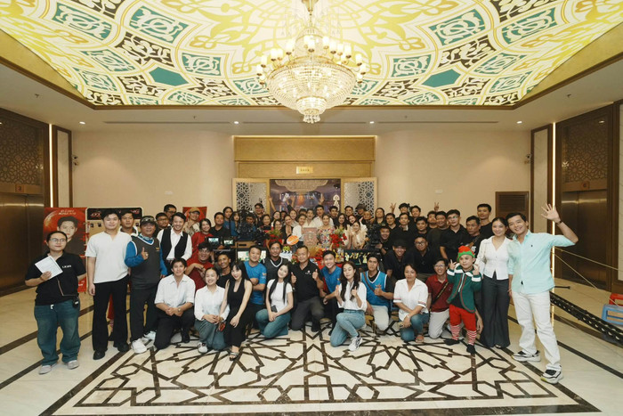 Nam diễn viên tiếp tục thử sức với màu sắc mới trong Phi Vụ Bông Tuyết Vàng. Ảnh: NSX