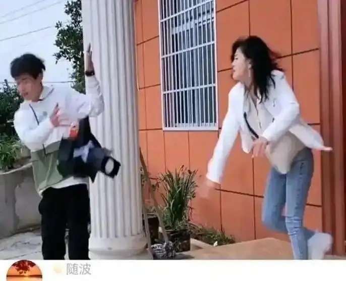 Chàng trai mang hoa đến tận nhà sau buổi xem mắt, phản ứng cô gái khiến ai cũng bất ngờ Ảnh 2