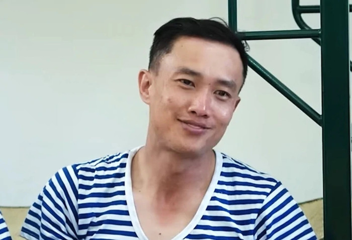Làn da mụn, đen sạm của Quốc Trường sau khi nhập ngũ gây chú ý.