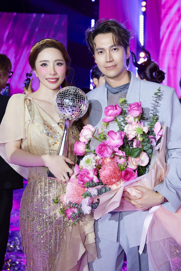 Việt Anh và Quỳnh Nga luôn hỗ trợ nhau trong công việc.&nbsp;