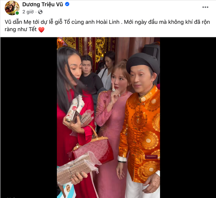 Dương Triệu Vũ chia sẻ không khí tại đền thờ.
