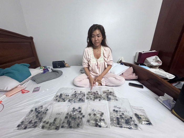 &nbsp;Đối tượng Phạm Phương Anh cùng tang vật.