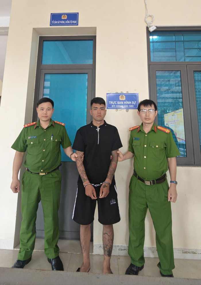 Đối tượng Lưu Thế Trưởng tại cơ quan Công an xã Nghĩa Phương. Ảnh: Cổng TTĐT Công an thành phố Bắc Ninh