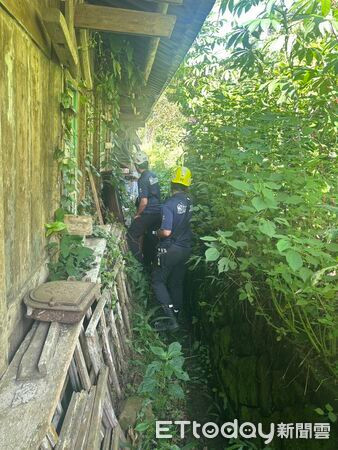 Nghe tiếng kêu cứu yếu ớt trong rừng, cảnh sát tìm kiếm rồi phát hiện cảnh tượng bất ngờ Ảnh 2