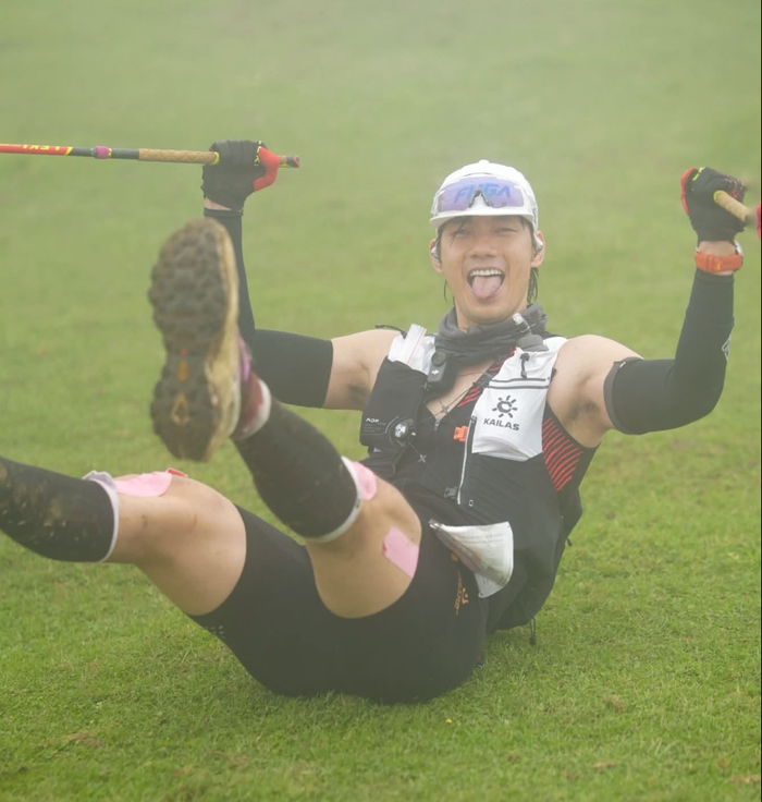 Nhan Phúc Vinh khoe đã chinh phục thành công thử thách đường chạy dài 73,77km.
