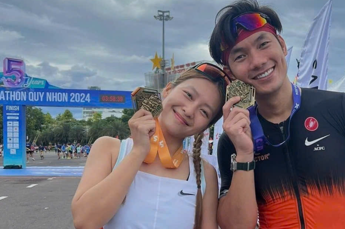 Nhan Phúc Vinh và Khả Ngân tại giải Marathon Quy Nhơn 2024.&nbsp;