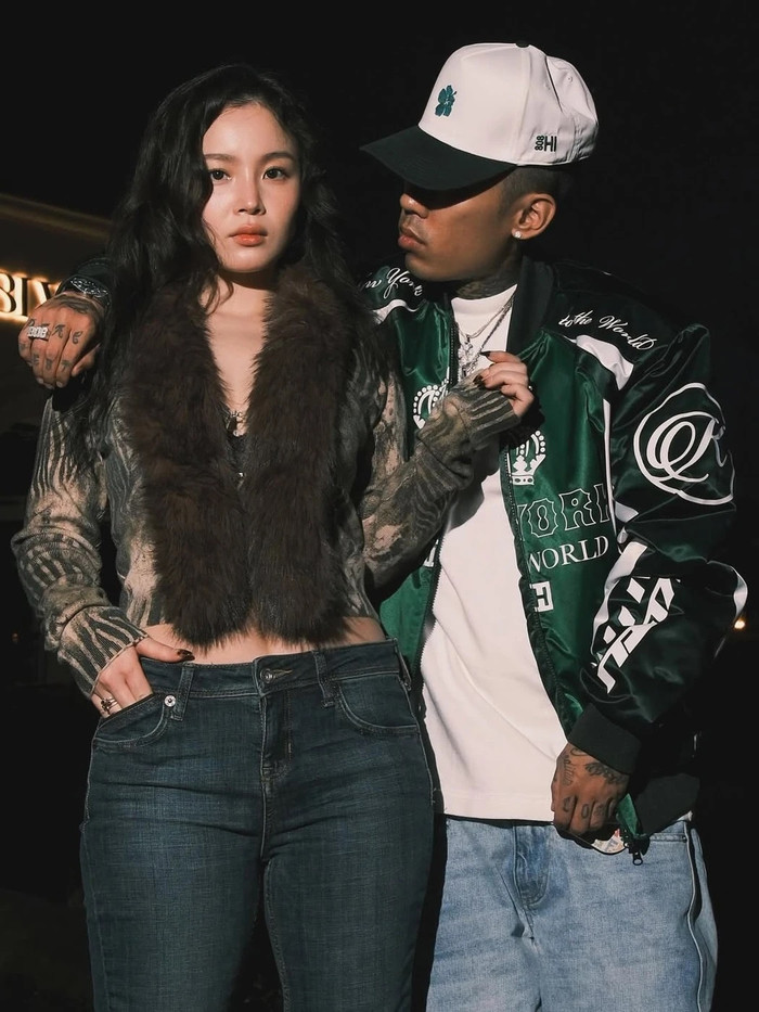 Dok2 quỳ gối trên sân khấu, hát tặng Lee Hi khiến khán giả vỡ òa Ảnh 3