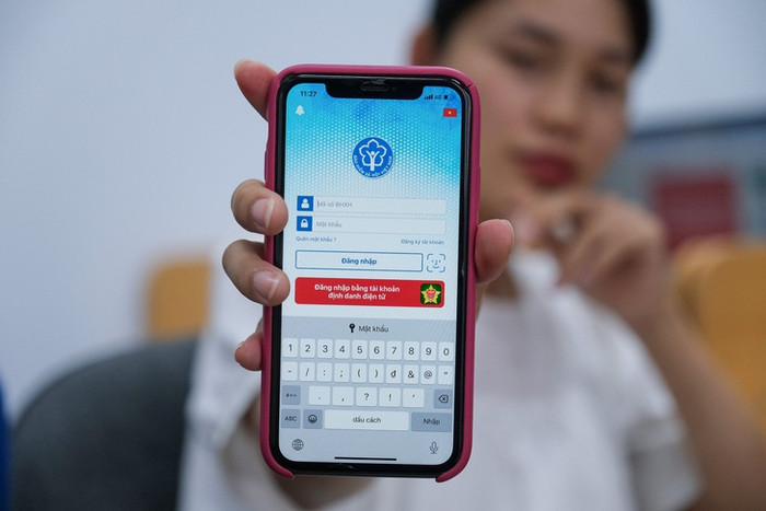 Người dùng đã có thể đăng nhập ứng dụng bảo hiểm xã hội số VssID bằng VNeID - Ảnh: HÀ QUÂN